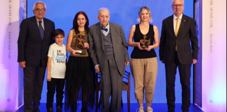 BURÇE BAHADIR’A 71. SAİT FAİK HİKAYE ARMAĞANI