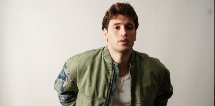 RAGIB NARN STANBULDA LK KEZ SAHNEYE IKIYOR