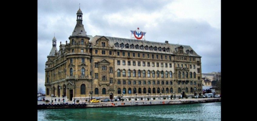 HAYDARPA�A VE S�RKEC� GARLARI SANATLA YEN�DEN DO�UYOR